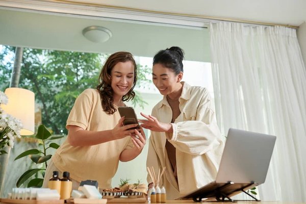 Quels outils de feedback en temps réel les restaurants peuvent-ils utiliser pour améliorer immédiatement l'expérience client ?