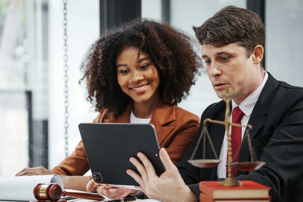 Maîtrisez le droit des affaires avec un avocat lyonnais