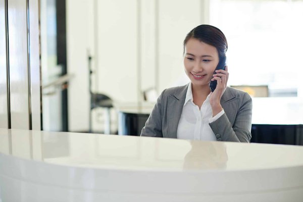 Choisir la meilleure agence d'hôtesses à Paris